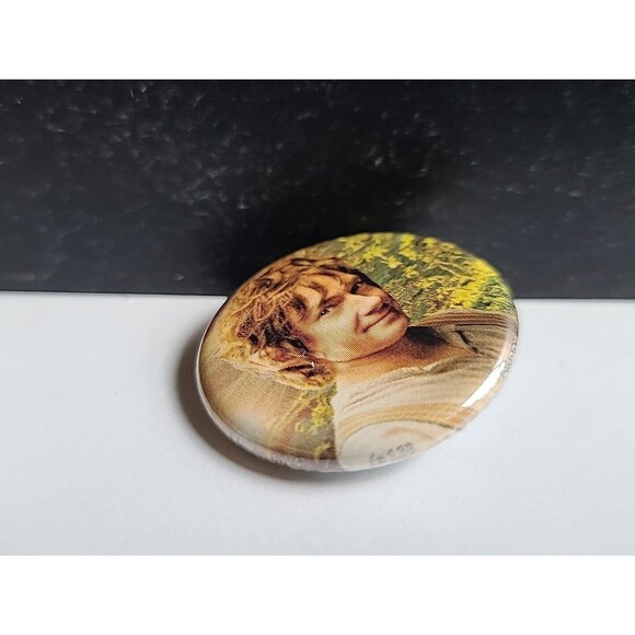 Bilbo Hobbitt Collectible Button - Picture 8 of 10